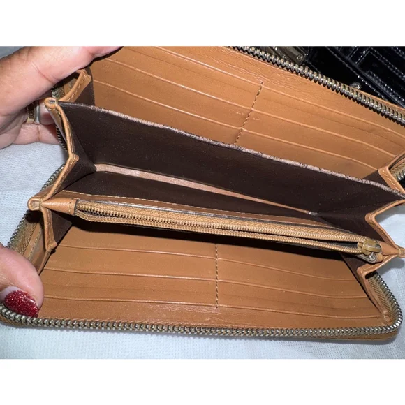 Gucci Beige Brown Logo Zip-Around Wallet - Picture 9 of 12